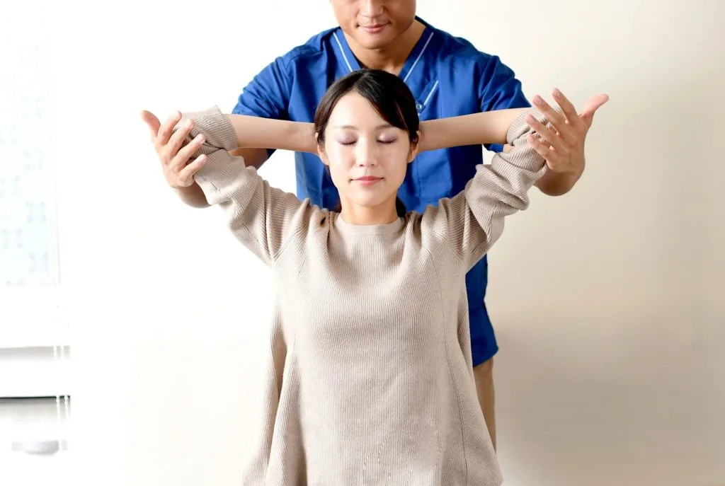 施術を受ける女性