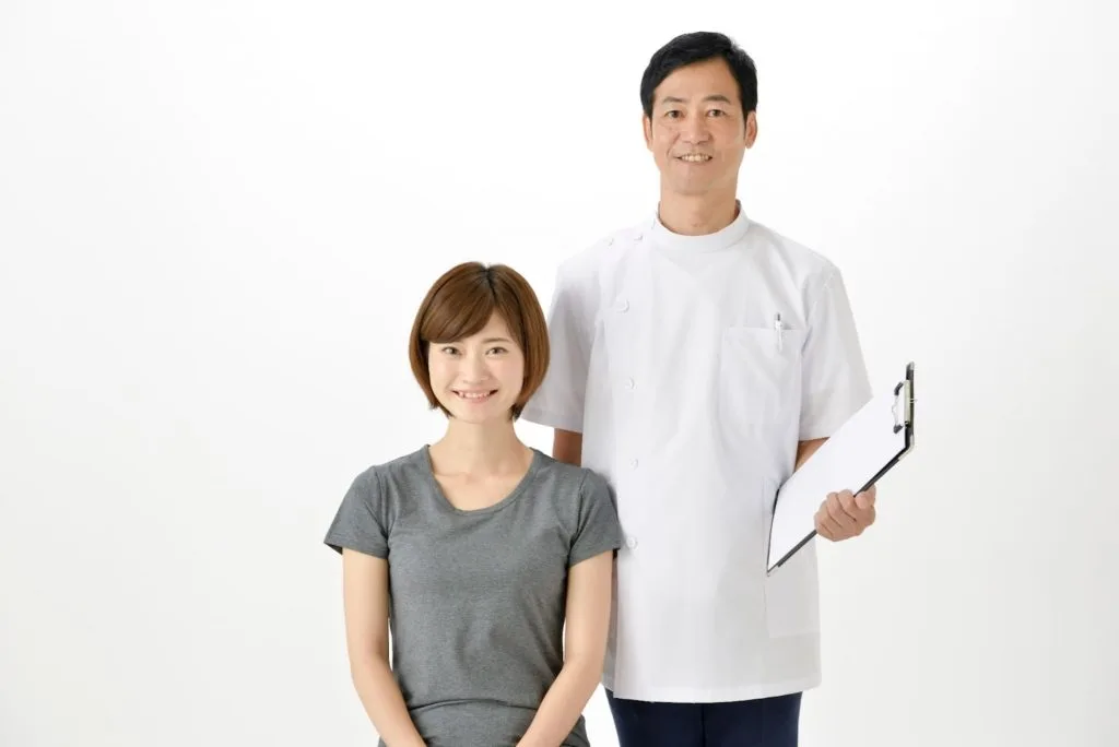 男性と女性の整体師