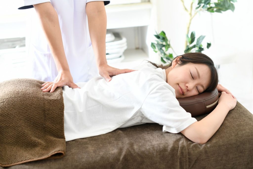 整体を利用する女性