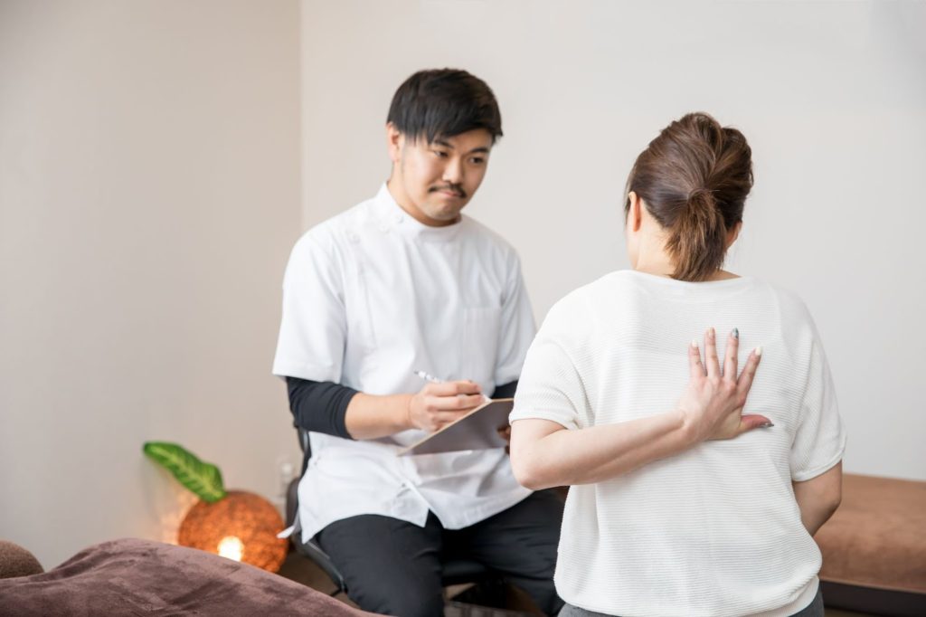 整体を利用する女性