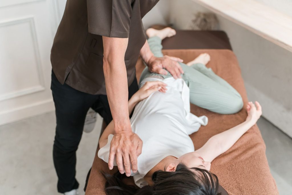 整体を利用する女性