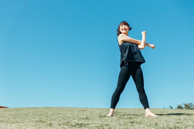 ストレッチしてる女性