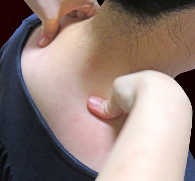 指圧を受ける人