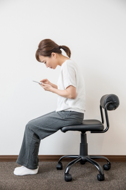 姿勢がわるい座り方